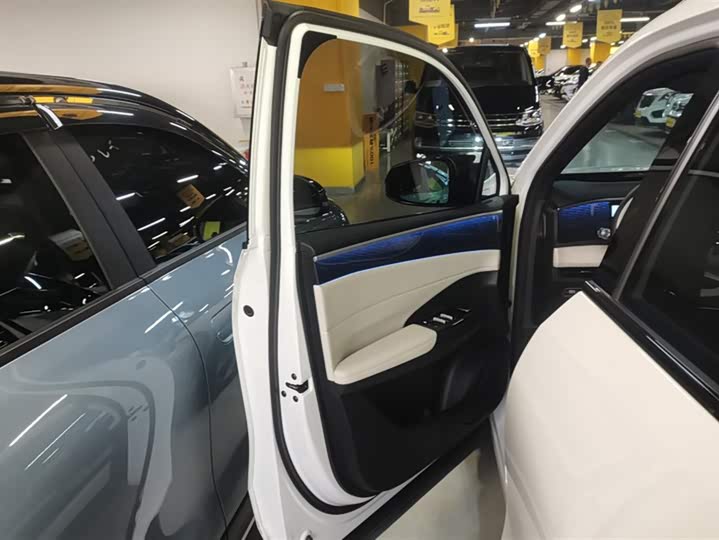 Фото 7 - Geely Galaxy L7