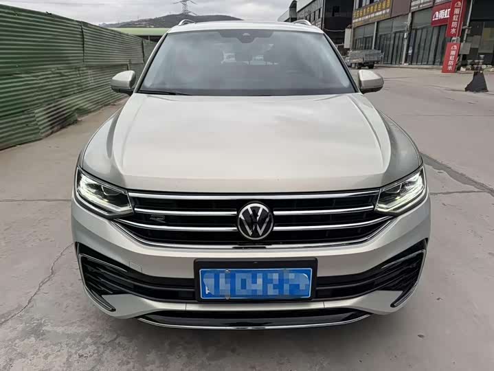 Фото 2 - Volkswagen Tiguan L Pro