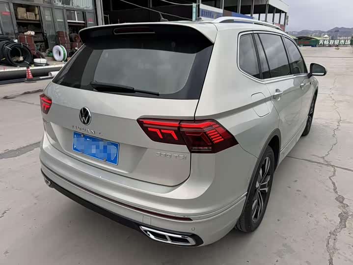 Фото 3 - Volkswagen Tiguan L Pro
