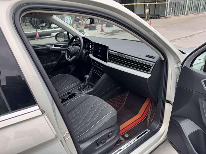 Фото 6 - Volkswagen Tiguan L Pro