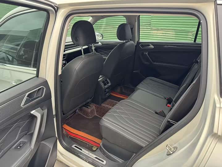 Фото 7 - Volkswagen Tiguan L Pro