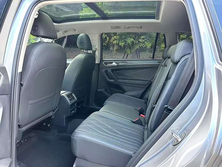 Фото 8 - Volkswagen Tiguan L Pro