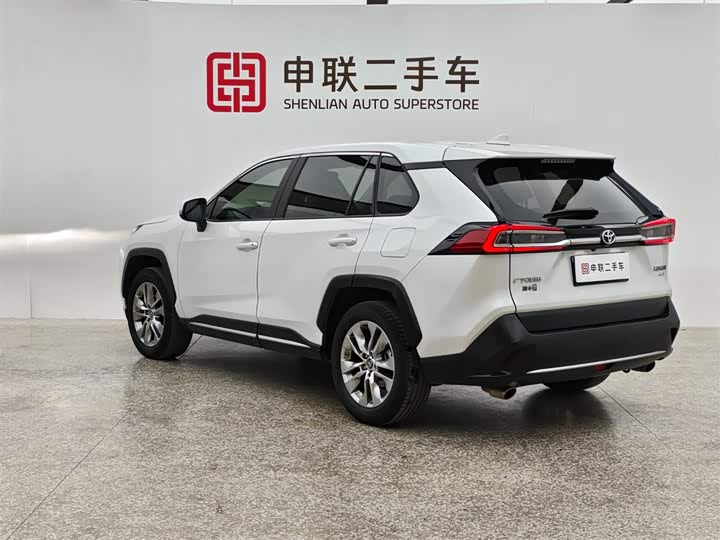 Фото 2 - Toyota Wildlander