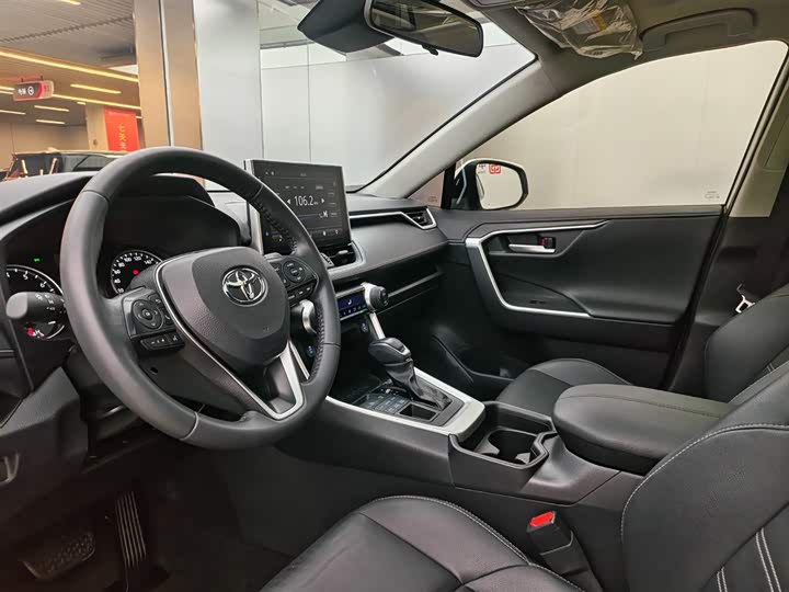 Фото 9 - Toyota Wildlander