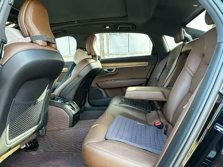 Фото 6 - Volvo S90