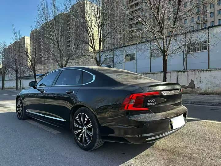Фото 9 - Volvo S90