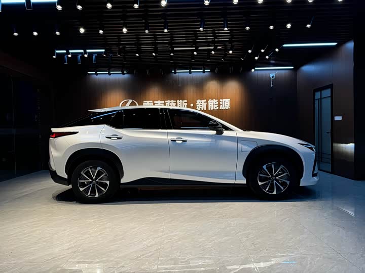 Фото 2 - Lexus RZ