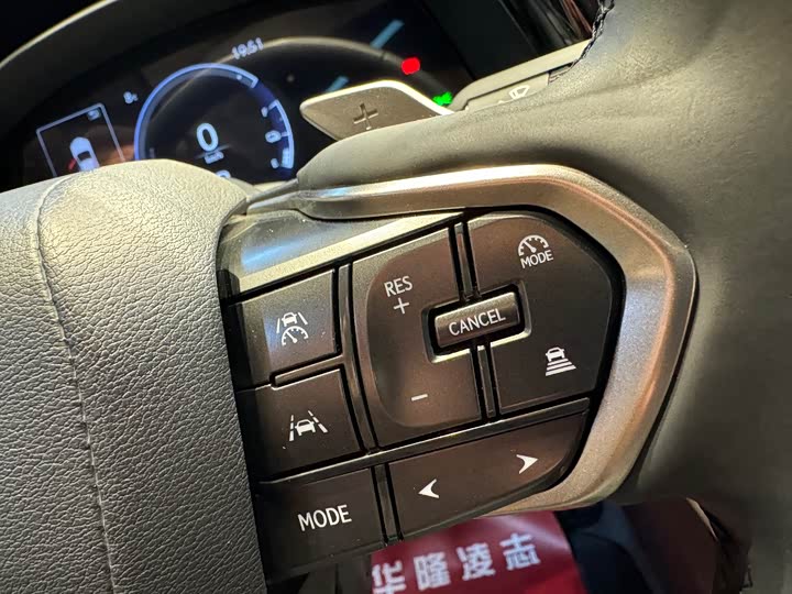 Фото 8 - Lexus RZ