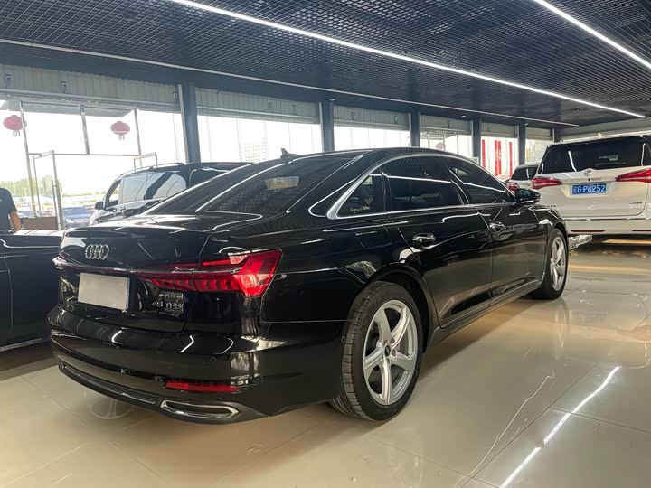 Фото 8 - Audi A6L