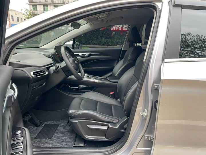 Фото 4 - Geely Geometry C