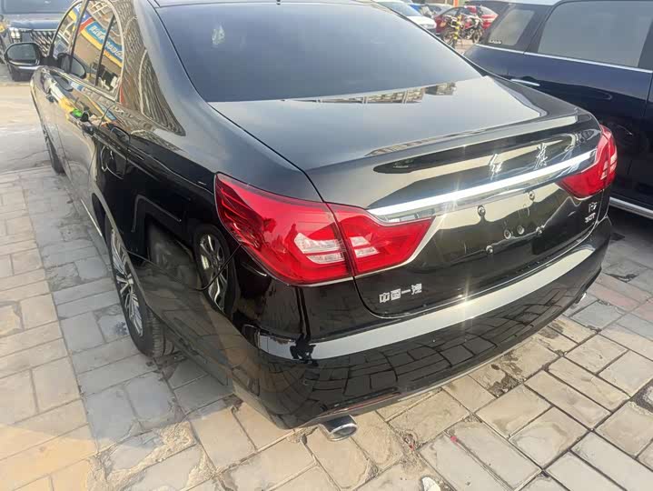 Фото 6 - Hongqi H7