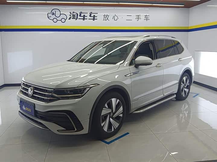 Фото 1 - Volkswagen Tiguan L Pro