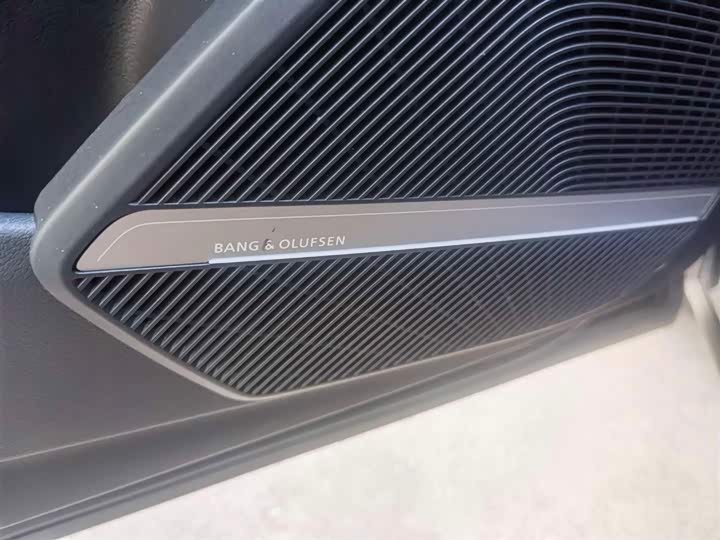 Фото 6 - Audi Q5L