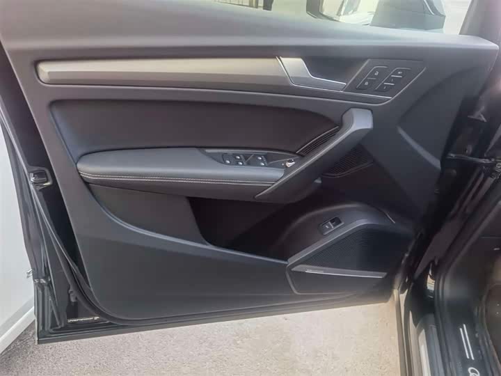 Фото 7 - Audi Q5L