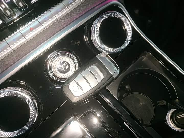 Фото 9 - Hongqi H9