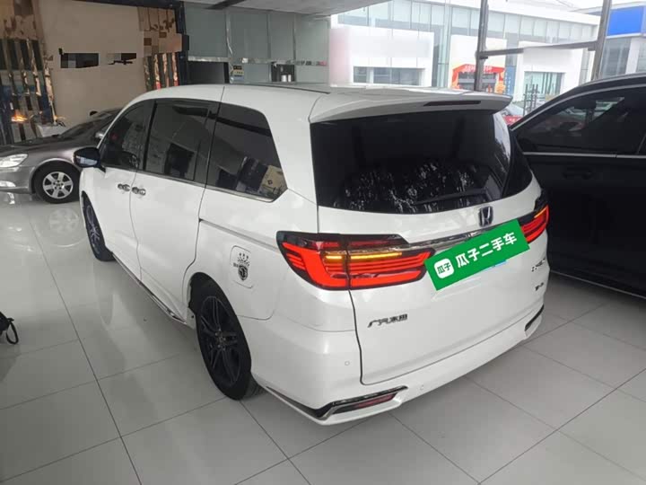 Фото 5 - Honda Odyssey