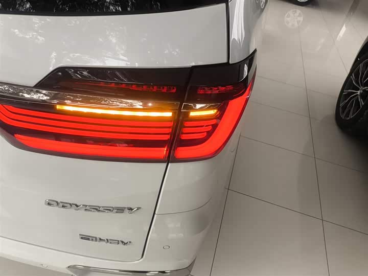 Фото 8 - Honda Odyssey