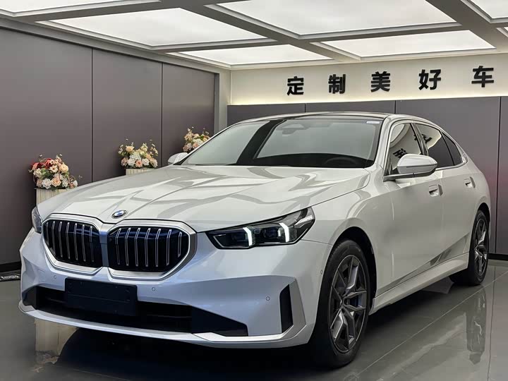 Фото 1 - BMW 5 Series