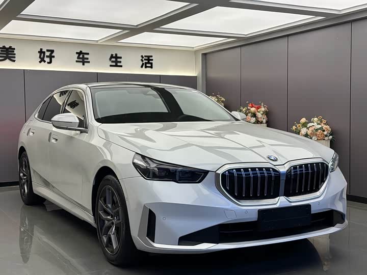 Фото 3 - BMW 5 Series