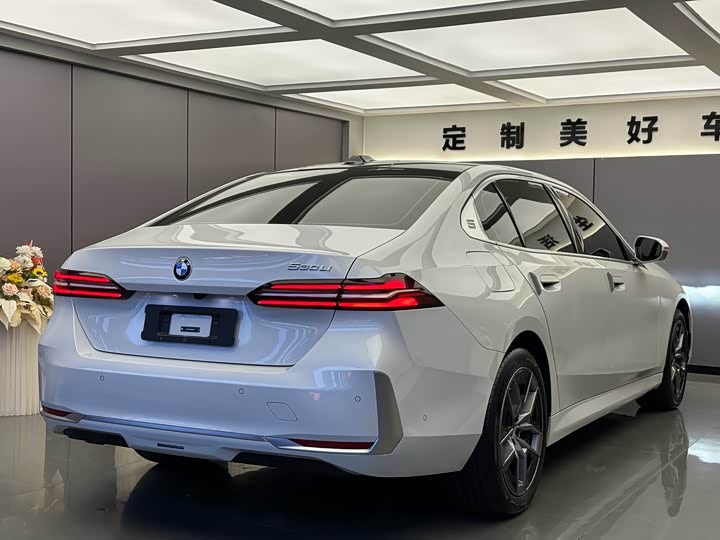 Фото 9 - BMW 5 Series