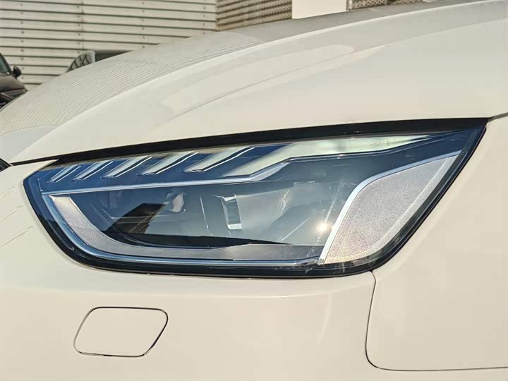 Фото 6 - Audi A4L