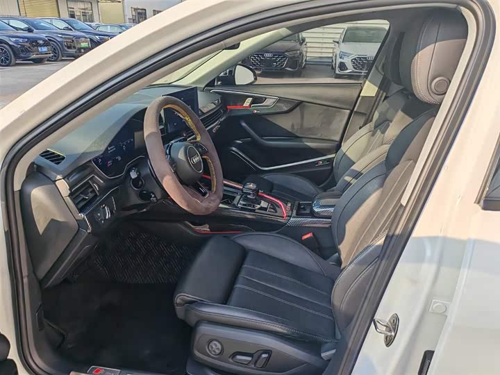 Фото 9 - Audi A4L