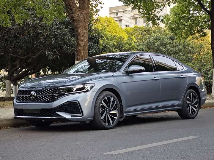 Фото 1 - Volkswagen Passat