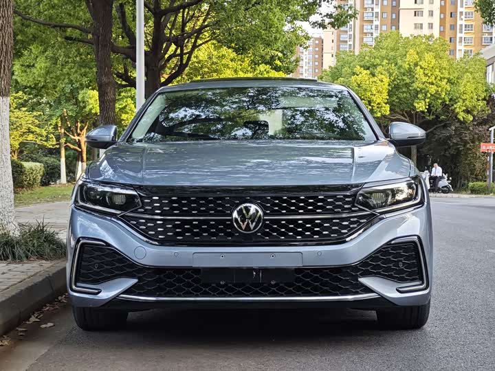 Фото 2 - Volkswagen Passat