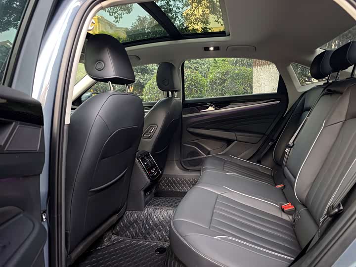 Фото 7 - Volkswagen Passat