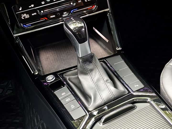 Фото 8 - Volkswagen Passat