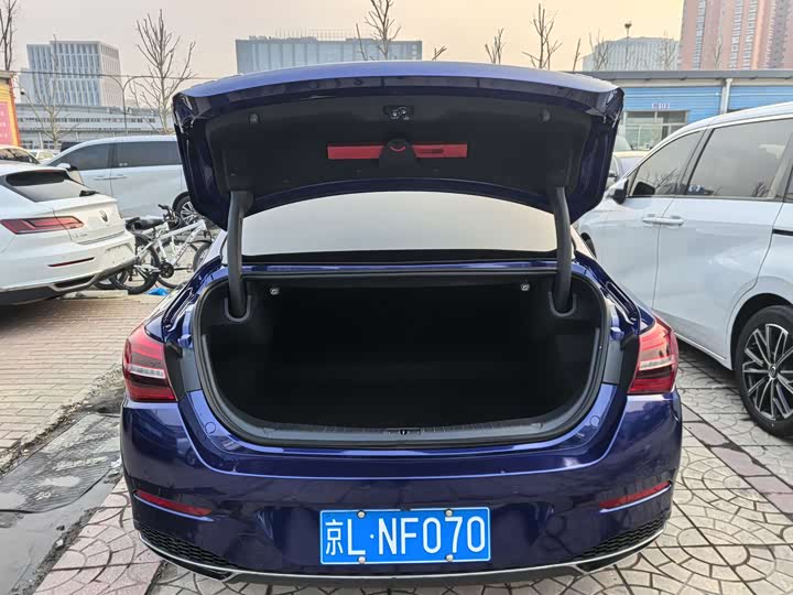 Фото 6 - Hongqi H5