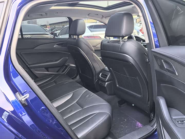 Фото 8 - Hongqi H5