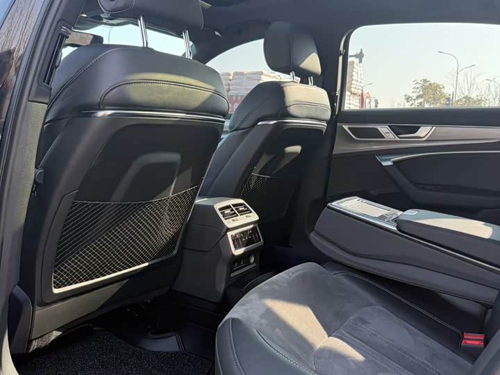 Фото 6 - Audi A6L