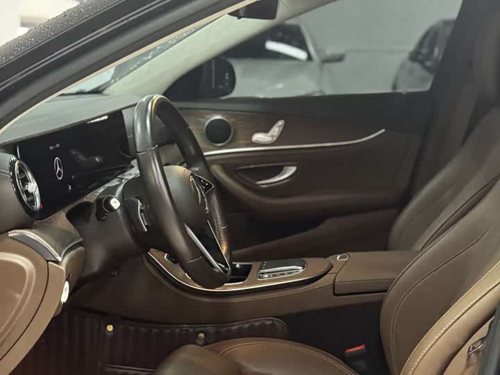 Photo 6 - Mercedes-Benz E-Class