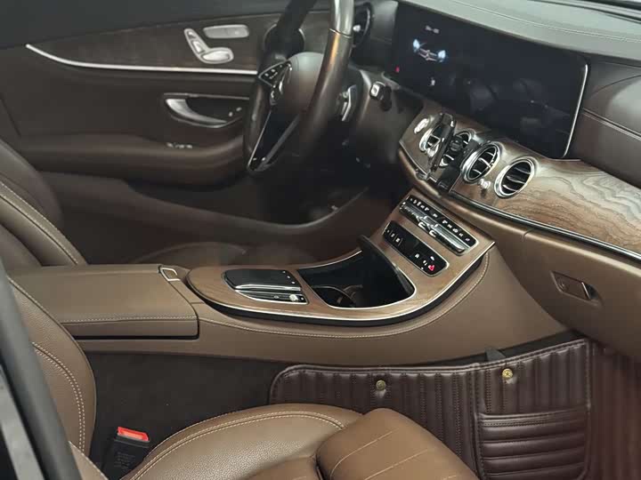 Photo 7 - Mercedes-Benz E-Class