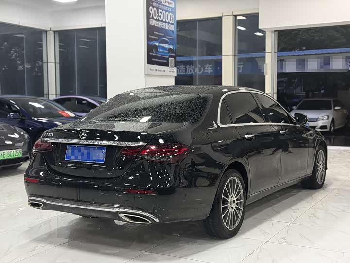 Photo 9 - Mercedes-Benz E-Class