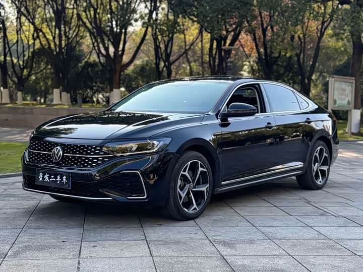 Фото 1 - Volkswagen Passat