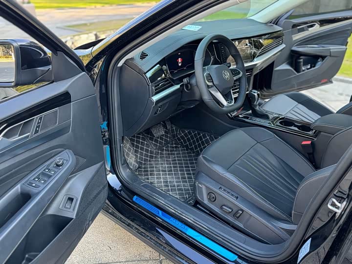 Фото 8 - Volkswagen Passat