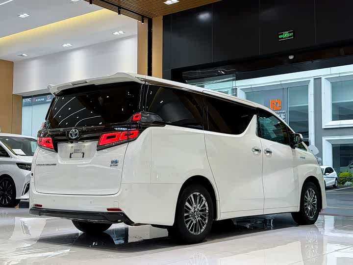 Фото 6 - Toyota Vellfire