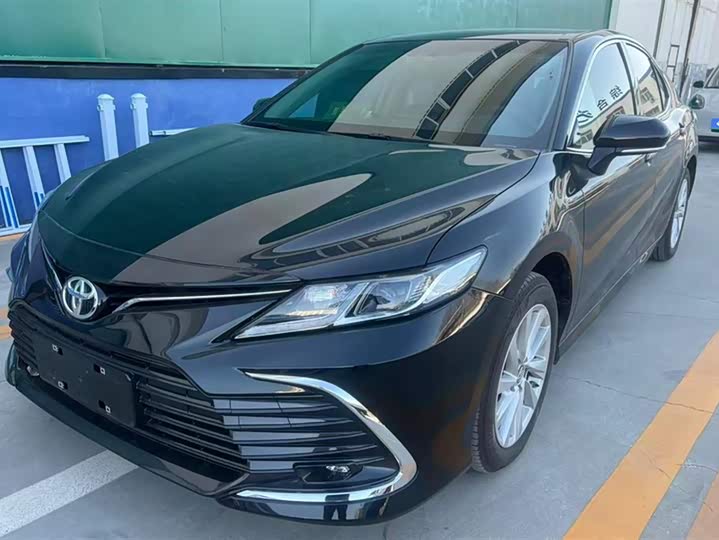 Фото 1 - Toyota Camry