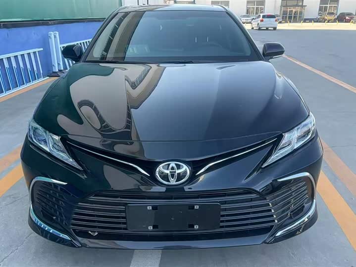 Фото 2 - Toyota Camry