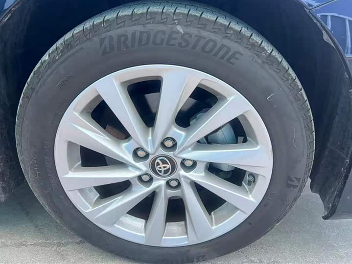 Фото 6 - Toyota Camry