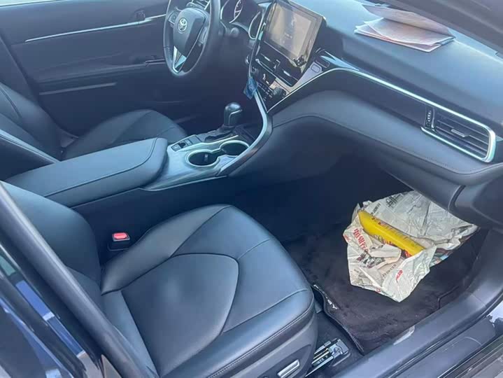 Фото 8 - Toyota Camry