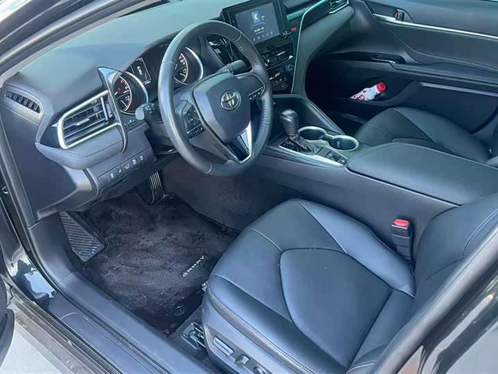 Фото 9 - Toyota Camry