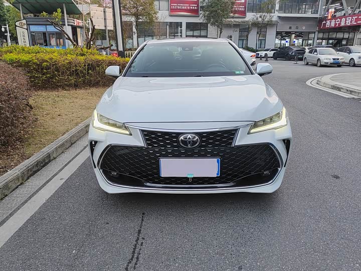 Фото 2 - Toyota Avalon