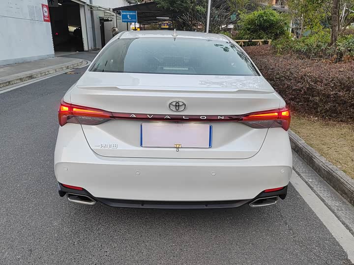 Фото 3 - Toyota Avalon