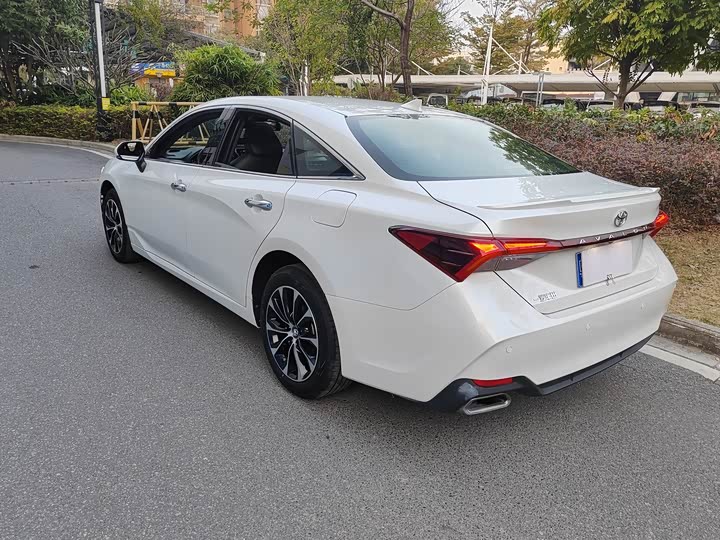 Фото 5 - Toyota Avalon