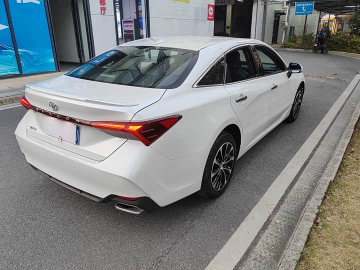 Фото 6 - Toyota Avalon