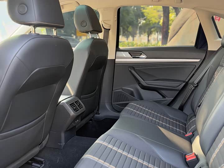 Фото 7 - Volkswagen Lavida