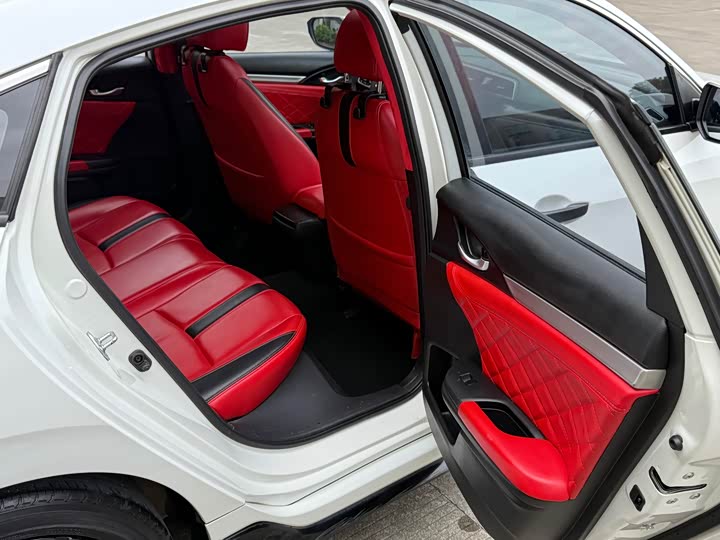 Фото 8 - Honda Civic